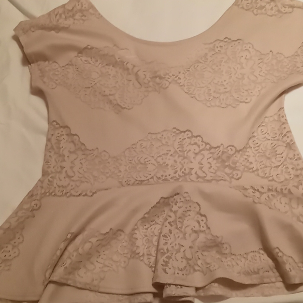 Scoop neck lace peplum top